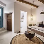 Ξενοδοχείο με διαμερίσματα Syroc Maison 4*