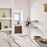 Ξενοδοχείο με διαμερίσματα Syroc Maison 4*